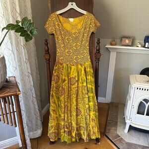 Moda international vintage 90’s yellow small medium tshirt maxi dress boho